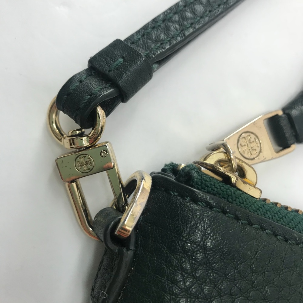 •Tory Burch• Robinson Pebbled Green Large Wristlet - Picture 3 of 8
